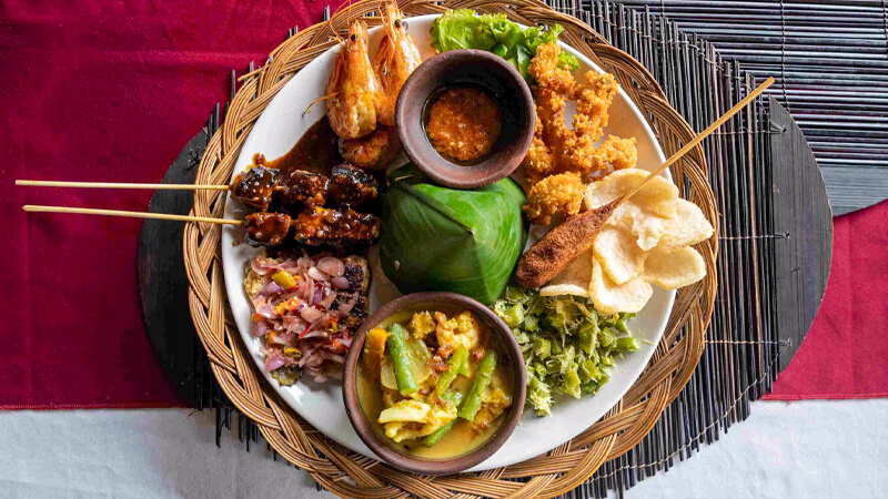 Las Mejores Experiencias Gastronómicas en Bali: Comida Local e Internacional